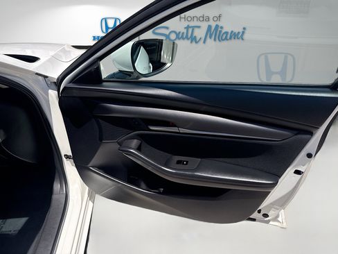 Used 2020 MAZDA MAZDA3 Sedan FWD image 32