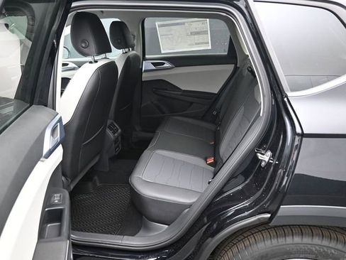 New 2026 Volkswagen Taos SE image 11