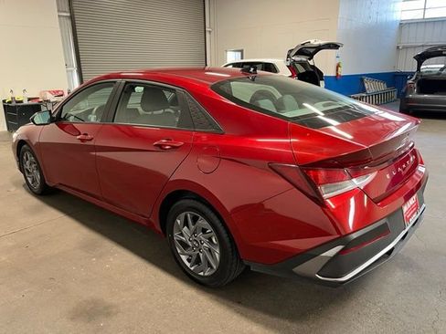 Used 2024 Hyundai Elantra SEL FWD image 5