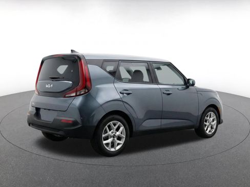 Used 2025 Kia Soul LX w/ LX Technology Package FWD image 11