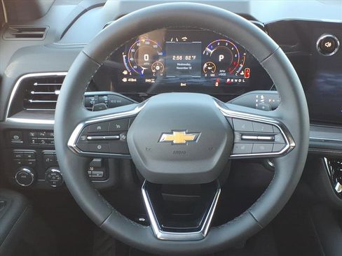 New 2026 Chevrolet Suburban Premier image 19