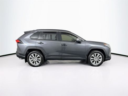 Used 2019 Toyota RAV4 XLE Premium image 9