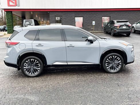 Used 2024 Nissan Rogue Platinum w/ Platinum Premium Package image 4