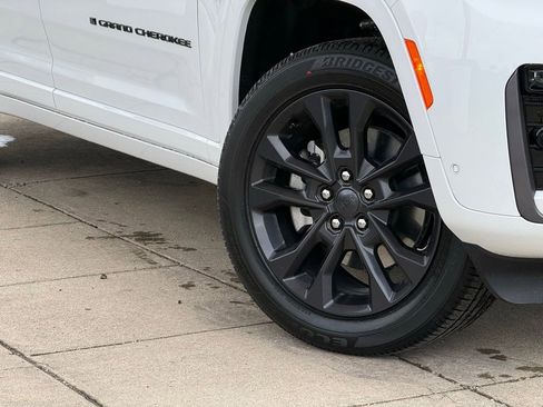New 2026 Jeep Grand Cherokee L Limited AWD/4WD image 10