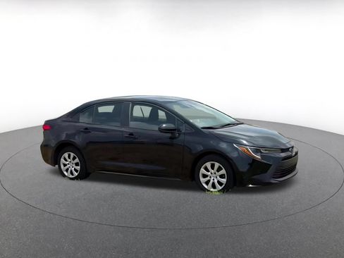 Used 2025 Toyota Corolla LE FWD image 2