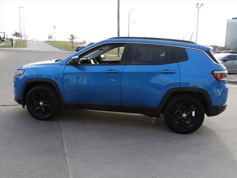Used 2022 Jeep Compass Latitude image 3
