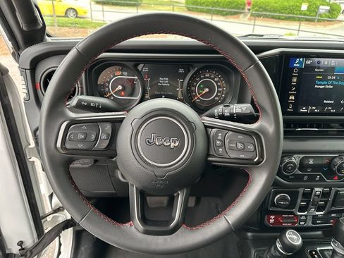 Used 2024 Jeep Wrangler Unlimited Rubicon AWD/4WD image 12