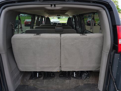 Used 2018 Chevrolet Express 3500 LT w/ LT Preferred Equipment Group RWD image 18