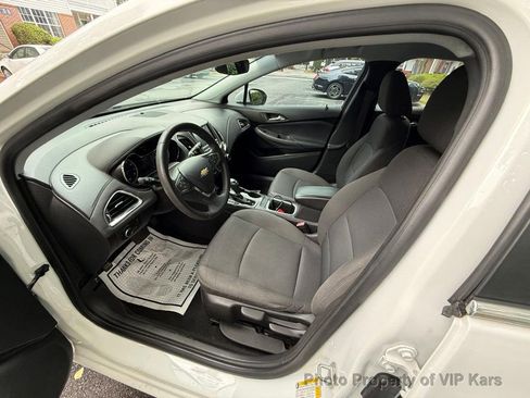 Used 2019 Chevrolet Cruze LT FWD image 14