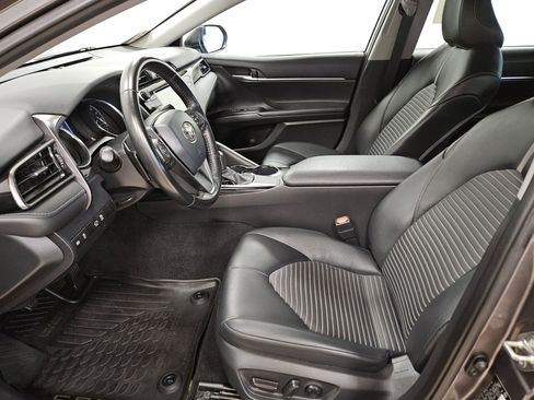 Used 2020 Toyota Camry SE image 8