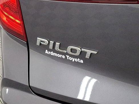 Used 2018 Honda Pilot Touring image 16