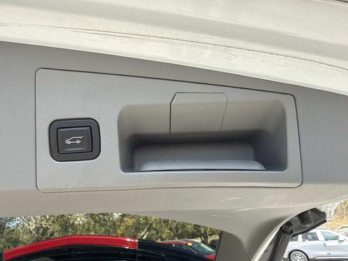 Used 2017 Cadillac XT5 Luxury w/ Driver Awareness Package image 12