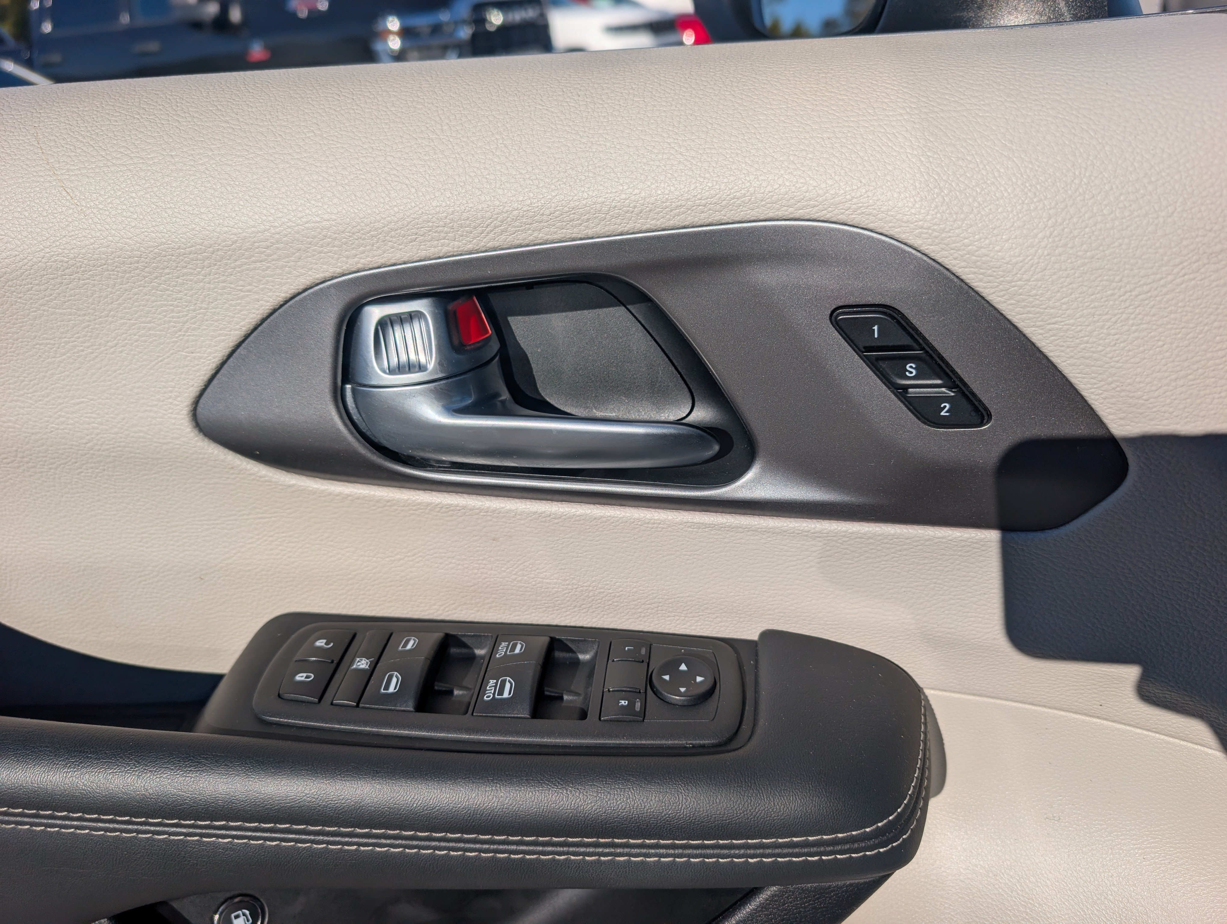 Used 2023 Chrysler Pacifica Touring-L FWD image 23