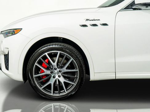 Used 2022 Maserati Levante Modena image 9