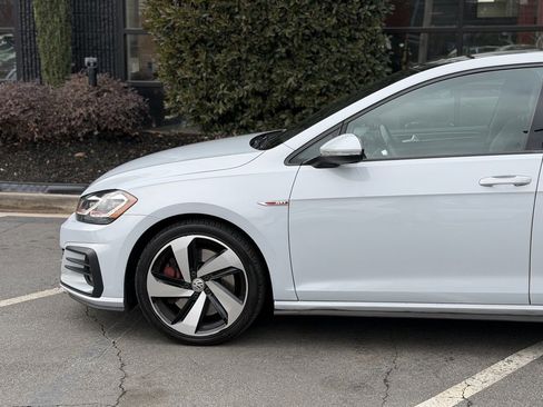 Used 2018 Volkswagen GTI SE w/ SE Leather Package image 10