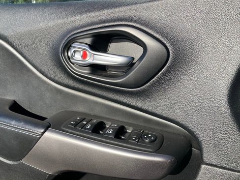 Used 2021 Jeep Cherokee Latitude image 13