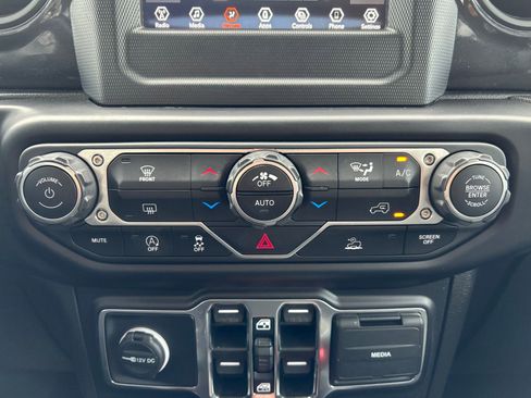 Used 2022 Jeep Gladiator Sport image 25