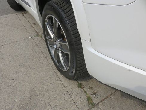 Used 2019 GMC Acadia Denali w/ Technology Package AWD/4WD image 37
