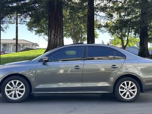 Used 2013 Volkswagen Jetta SE image 3