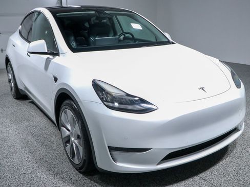 Used 2022 Tesla Model Y Long Range AWD/4WD image 5