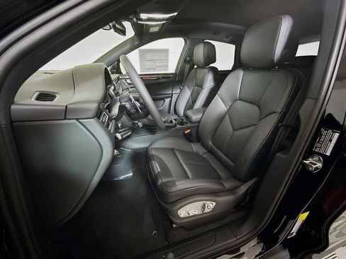 New 2025 Porsche Macan AWD/4WD image 5