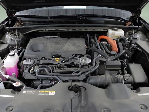 Used 2023 Toyota Crown Limited image 38