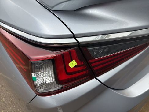 New 2025 Lexus ES 350 w/ Premium Package image 19