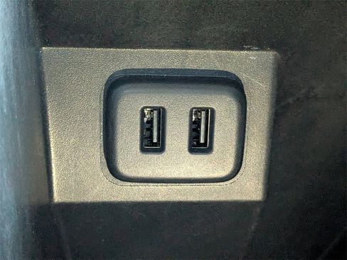 Used 2023 Chevrolet Equinox RS image 29