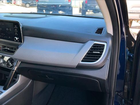 Used 2025 Kia Seltos LX image 16