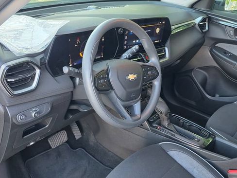 Used 2025 Chevrolet TrailBlazer LT FWD image 9