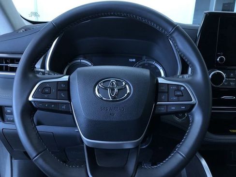 Used 2023 Toyota Highlander XLE image 25