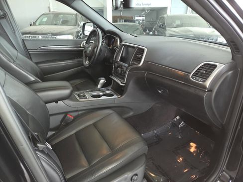 Used 2018 Jeep Grand Cherokee Limited AWD/4WD image 28