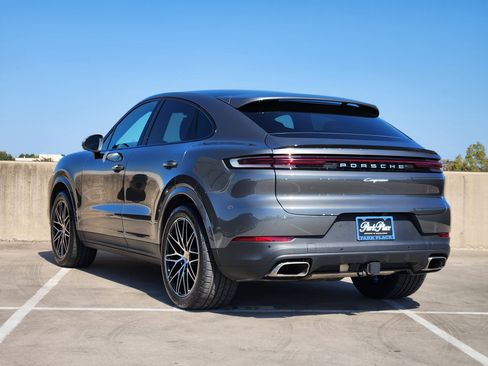 Certified 2025 Porsche Cayenne Coupe image 3
