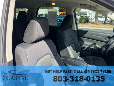 Used 2024 Nissan Pathfinder SV image 26