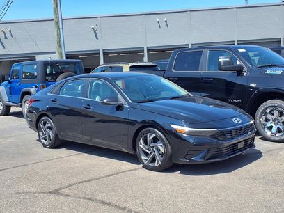 Used 2025 Hyundai Elantra Limited
