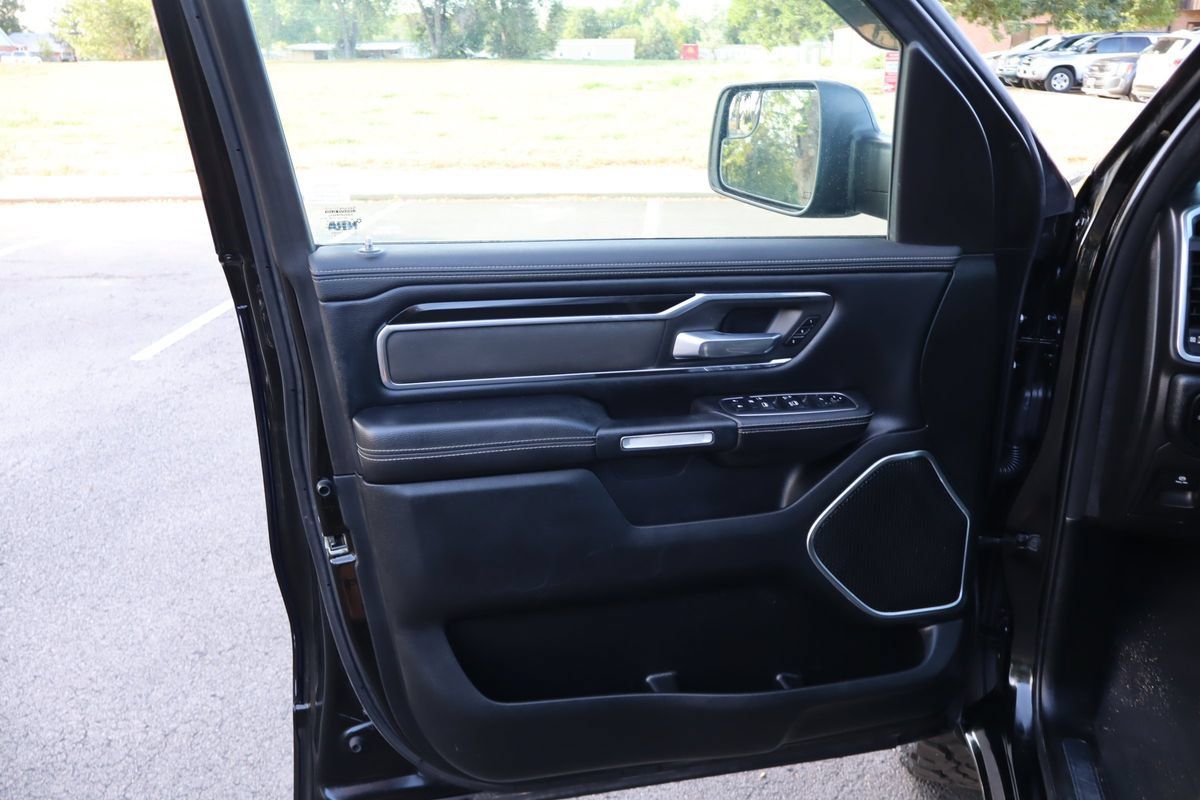 Used 2019 RAM 1500 Laramie w/ Sport Appearance Package AWD/4WD image 23