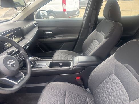 Certified 2025 Nissan Kicks SV image 35