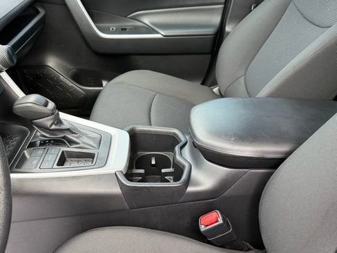 Used 2022 Toyota RAV4 LE image 23