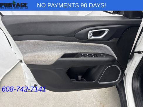 Used 2024 Jeep Compass Latitude AWD/4WD image 12