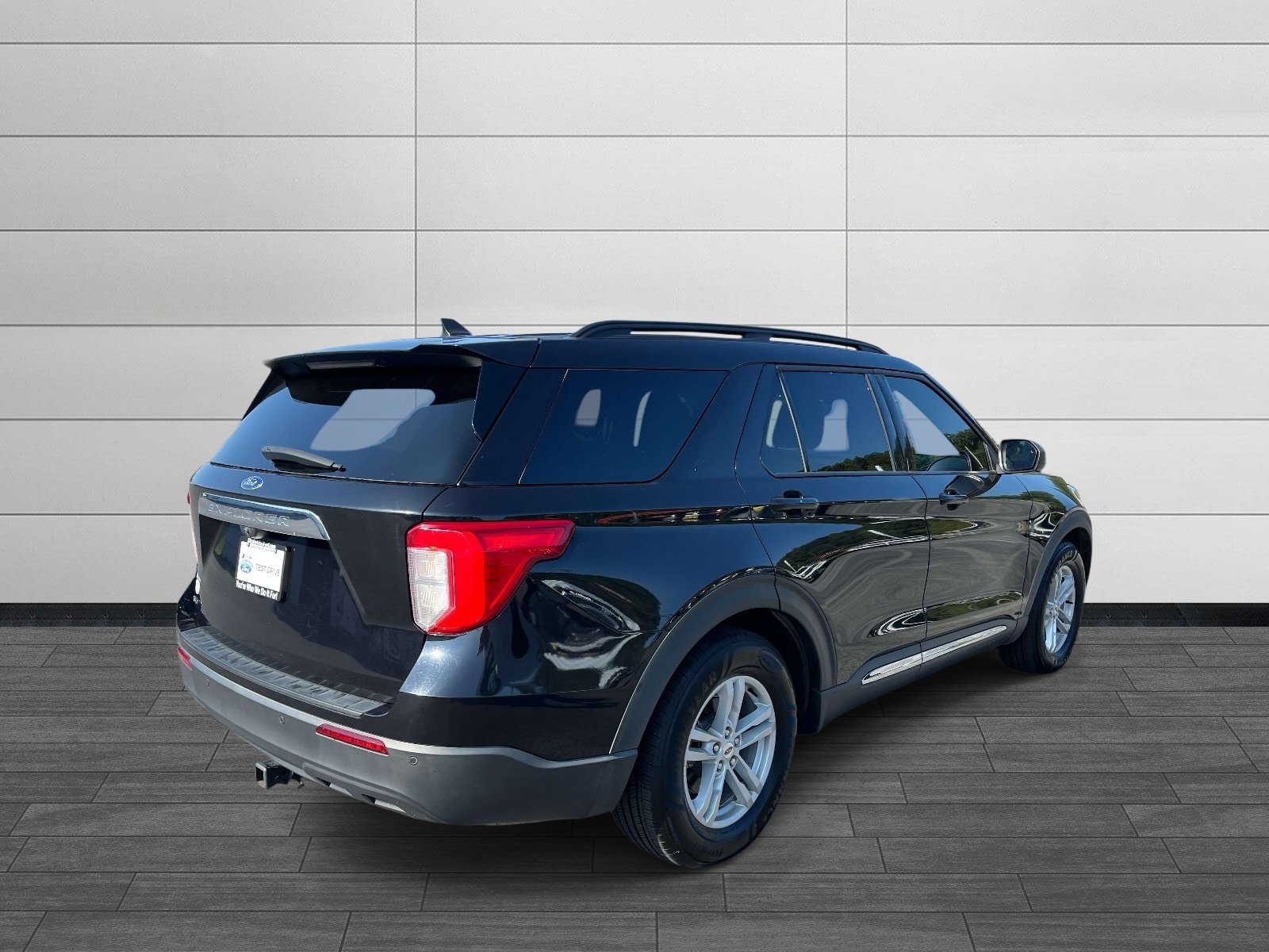 Used 2021 Ford Explorer XLT RWD image 3