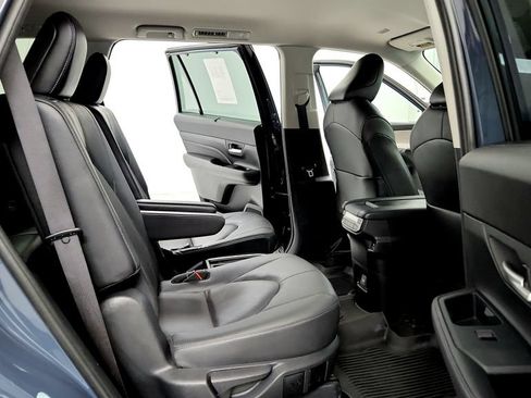 Certified 2024 Toyota Grand Highlander AWD image 18