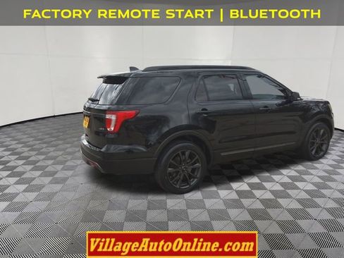 Used 2017 Ford Explorer XLT w/ XLT Technology Feature Bundle AWD/4WD image 4
