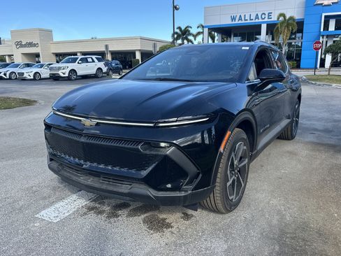 New 2026 Chevrolet Equinox EV LT image 2