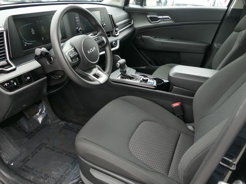 Used 2025 Kia Sportage LX FWD image 11