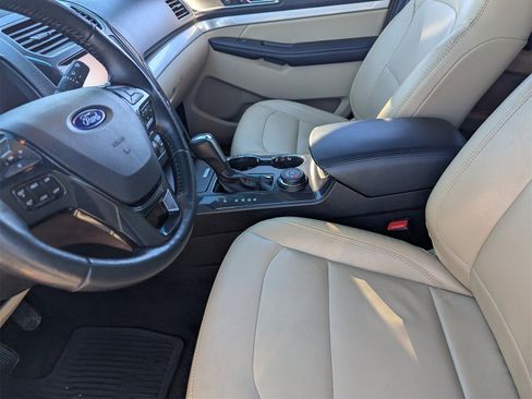 Used 2016 Ford Explorer XLT w/ Equipment Group 202A image 26