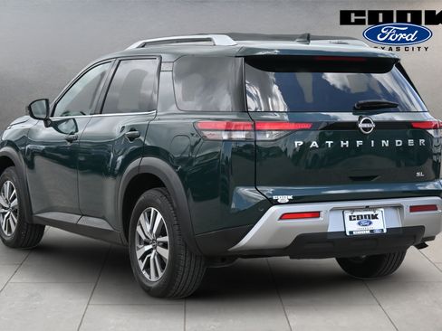 Used 2025 Nissan Pathfinder SL FWD image 4