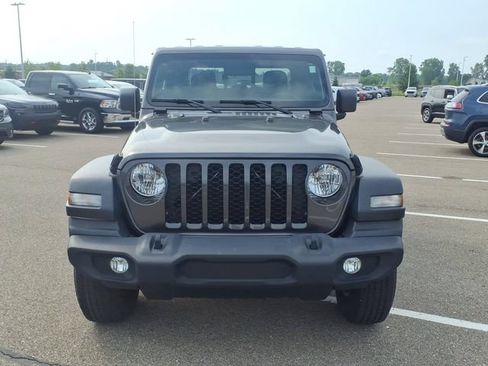 Used 2020 Jeep Gladiator Sport w/ Quick Order Package 24S AWD/4WD image 2