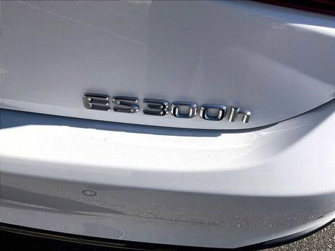 Used 2024 Lexus ES 300h F Sport FWD image 11