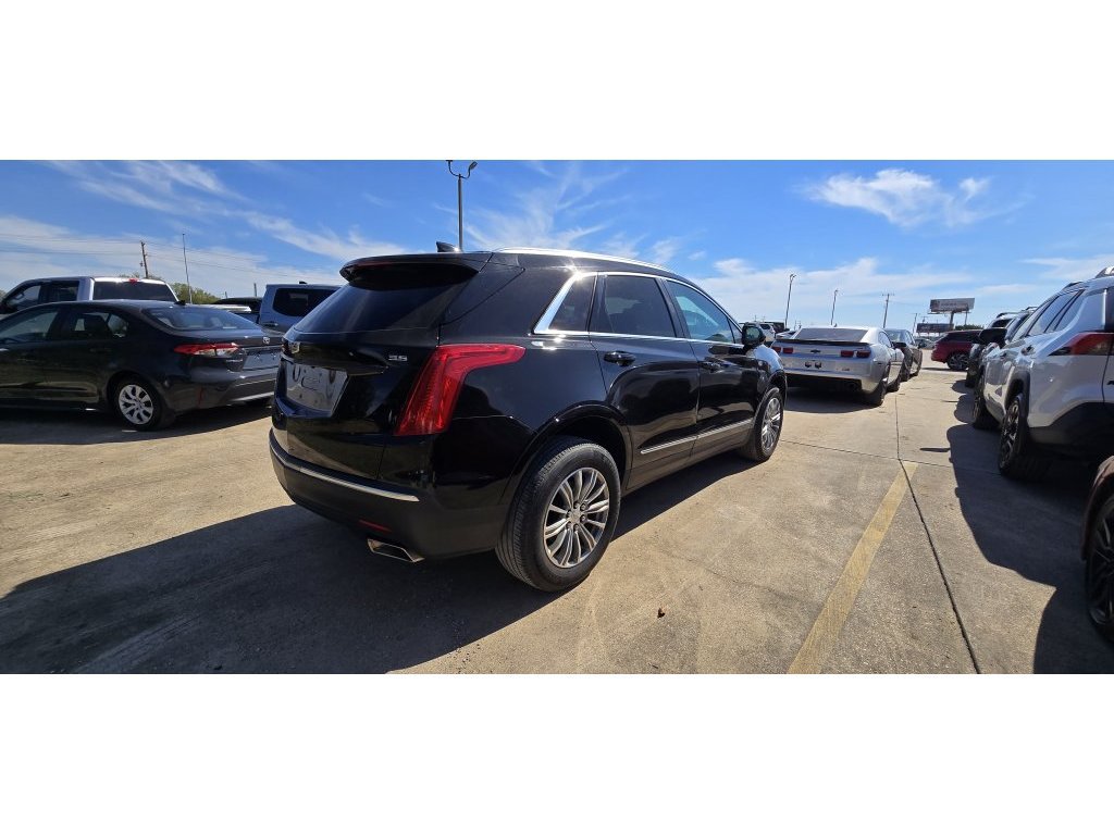 Used 2018 Cadillac XT5 Luxury w/ Driver Awareness Package FWD image 2