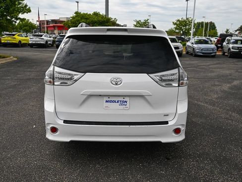 Used 2017 Toyota Sienna SE FWD image 6